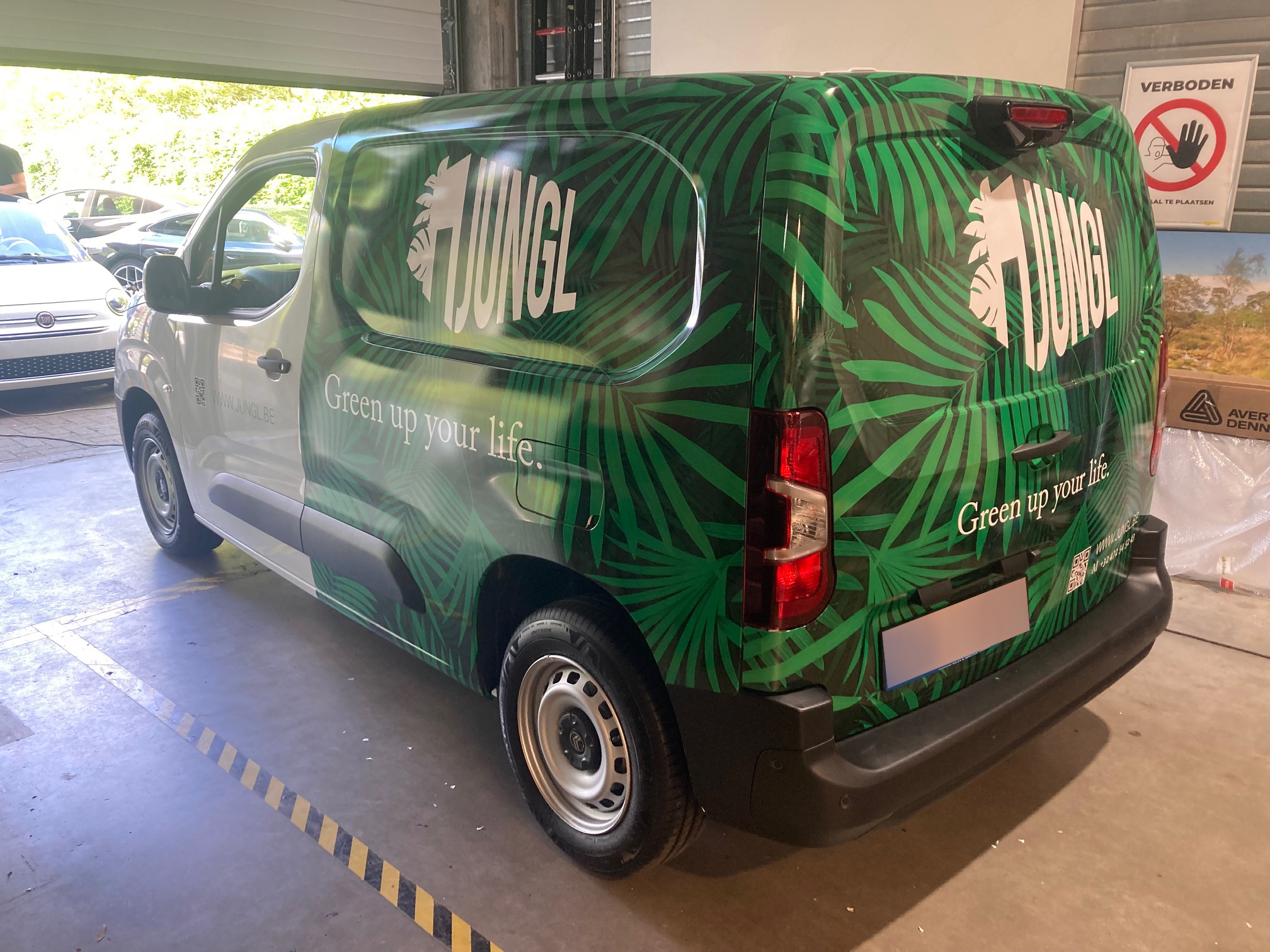                                                                         Carwrap: uw auto ingepakt. foto 5
                                                                     