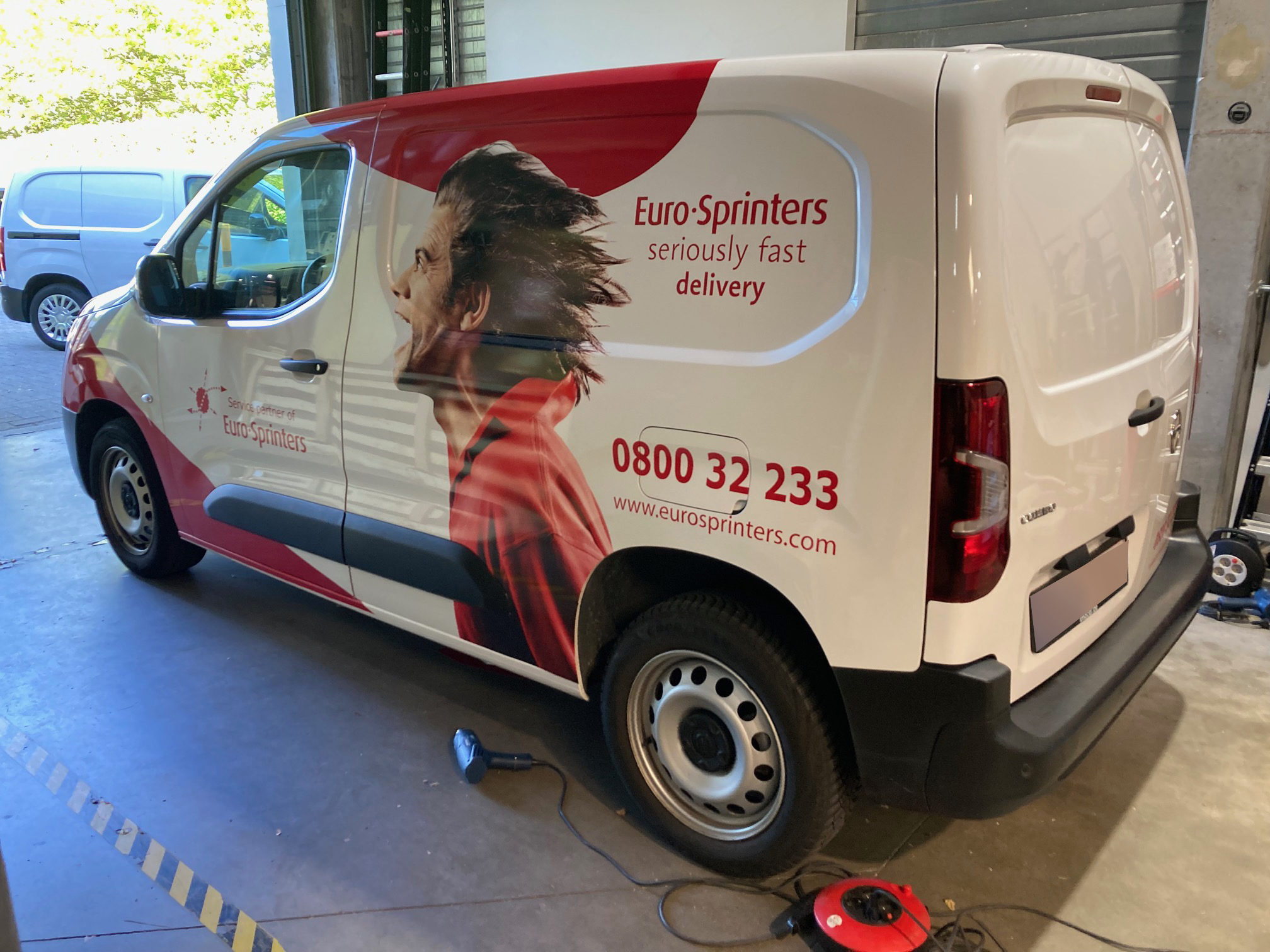                                                                         Carwrap: uw auto ingepakt. foto 6
                                                                     