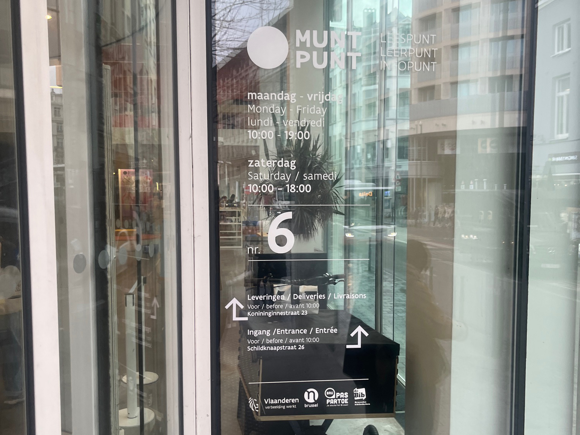                                                                         RECLAME BUITEN ETALAGEBELETTERING
                                                                     